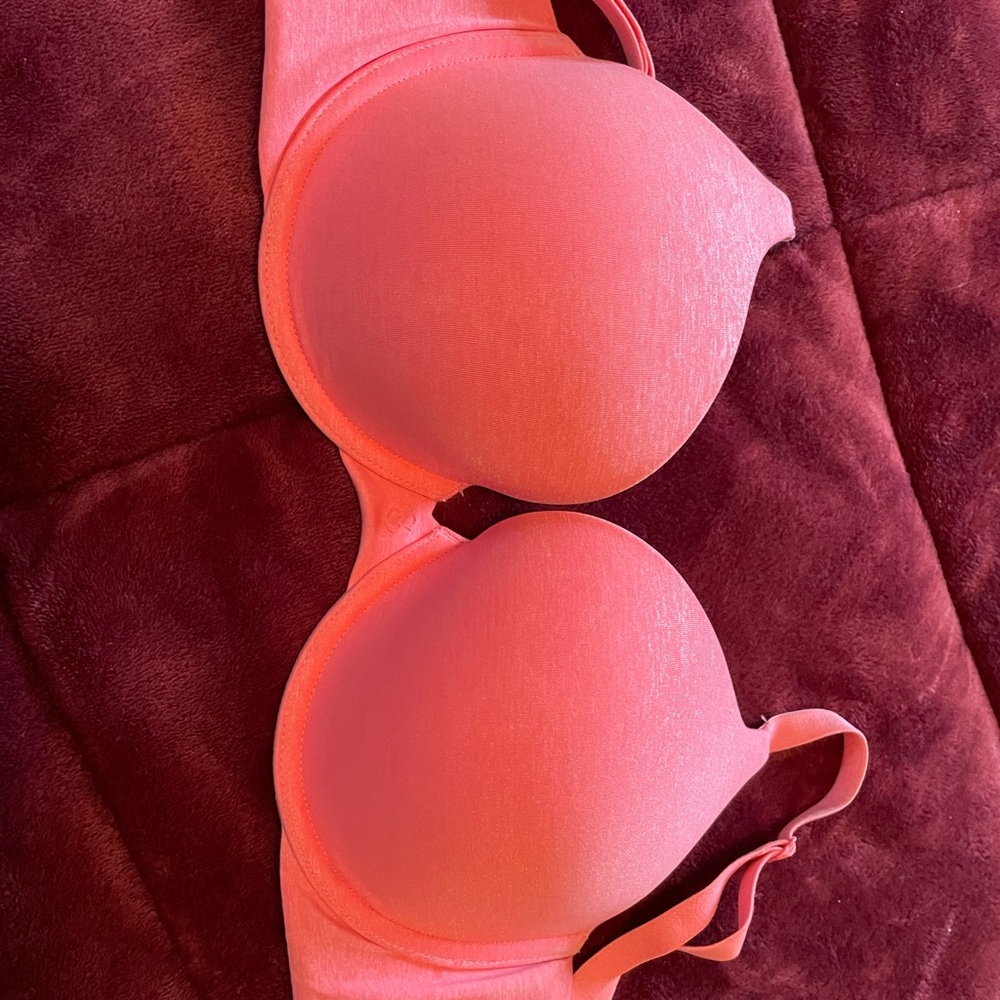 Victoria’s Secret Padded Perfect Coverage 34D Peach/Pink like new
